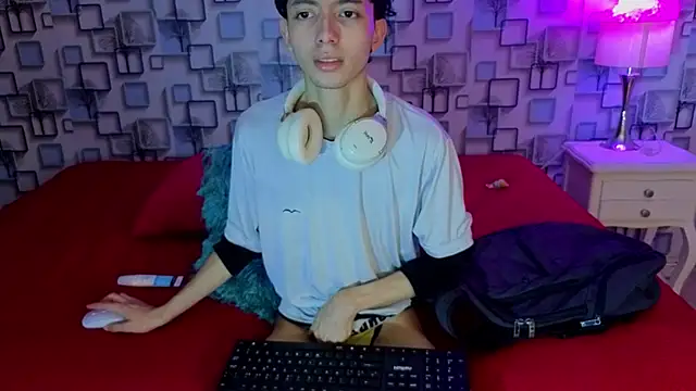 Snapshot of Twink_Sebas7 chatting on 06-19-26, 12:20 Twink Sebas7 online show from 06-19-26, 12:20