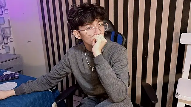 Snapshot of Twink_Sebas7 chatting on 07-01-26, 12:29 Twink Sebas7 online show from 07-01-26, 12:29