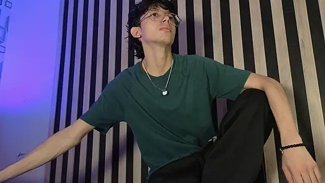 Snapshot of Twink_Sebas7 chatting on 07-03-26, 12:22 Twink Sebas7 online show from 07-03-26, 12:22