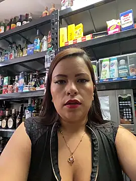 Snapshot of MIA_ROSSEEE chatting on 05-13-26, 02:03 MIA ROSSEEE online show from 05-13-26, 02:03