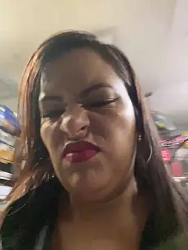 Snapshot of MIA_ROSSEEE chatting on 05-15-26, 10:33 MIA ROSSEEE online show from 05-15-26, 10:33