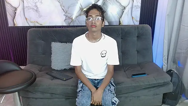 triiangel latinboy online show from 04-11-26, 01:32