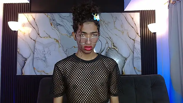 triiangel latinboy online show from 04-20-26, 12:24