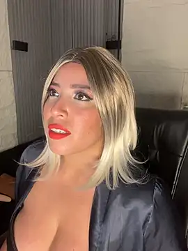 Snapshot of SamaraMontero chatting on 04-09-26, 03:17 SamaraMontero online show from 04-09-26, 03:17