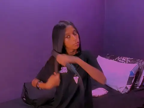 Snapshot of Indianteezerr chatting on 04-13-26, 12:43 Indianteezerr online show from 04-13-26, 12:43