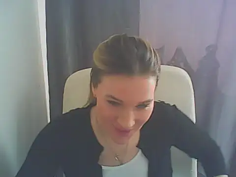 Snapshot of Helly_nanci chatting on 04-10-26, 07:02 Helly nanci online show from 04-10-26, 07:02