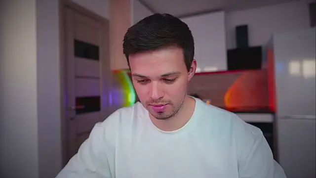 Snapshot of doll_boy_ob chatting on 04-16-26, 03:24 doll boy ob online show from 04-16-26, 03:24