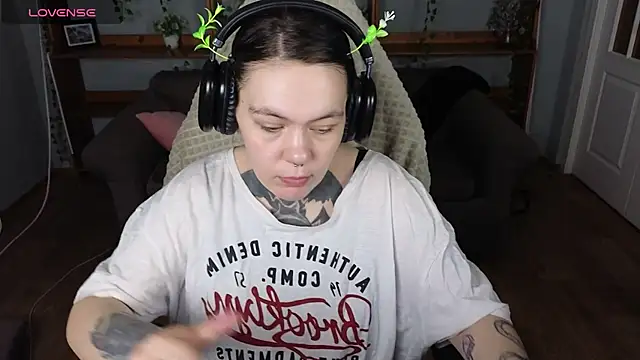 QwertyAnnie Lbo online show from 04-20-26, 04:32