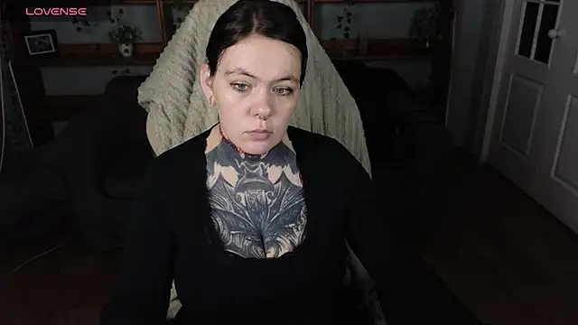 QwertyAnnie Lbo online show from 04-27-26, 03:54