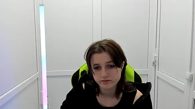 Snapshot of GoldenKiss chatting on 04-13-26, 06:30 GoldenKiss online show from 04-13-26, 06:30