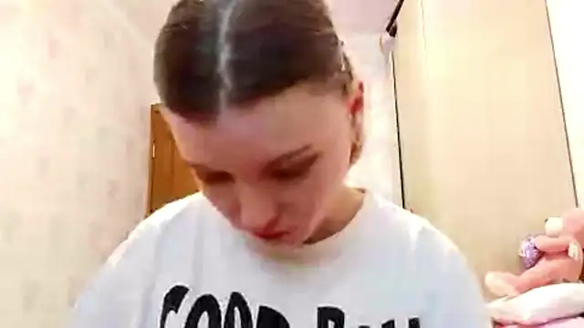 Snapshot of HomingClone chatting on 04-09-26, 02:33 HomingClone online show from 04-09-26, 02:33