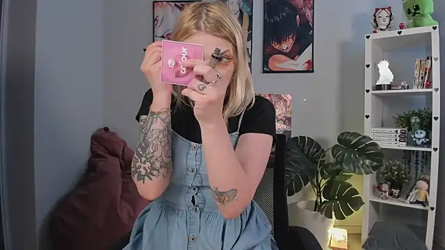 Snapshot of avatarweek chatting on 04-12-26, 02:22 avatarweek online show from 04-12-26, 02:22