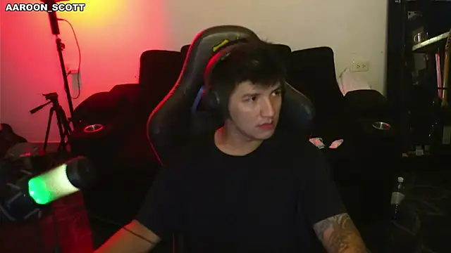 Snapshot of AAROON_SCOTT chatting on 04-10-26, 10:03 AAROON SCOTT online show from 04-10-26, 10:03