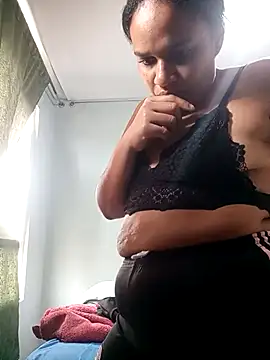 Snapshot of sexybronwlatin chatting on 04-13-26, 05:51 sexybronwlatin online show from 04-13-26, 05:51