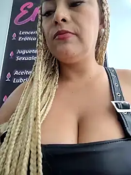 Snapshot of LUISA__07 chatting on 04-15-26, 02:35 LUISA 07 online show from 04-15-26, 02:35