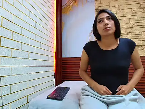 Snapshot of mellaniemonroe303av chatting on 04-10-26, 09:41 mellaniemonroe303av online show from 04-10-26, 09:41