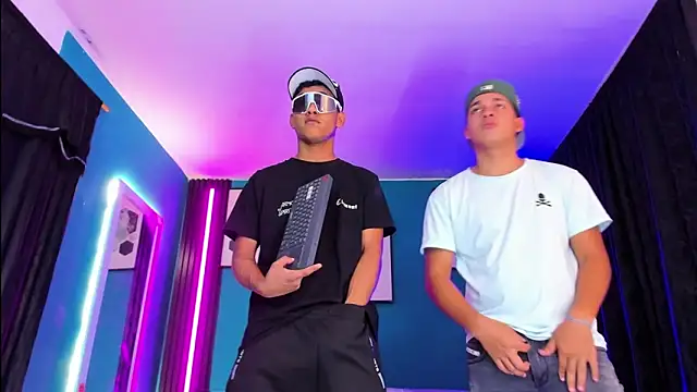 Snapshot of _HotWildwolves chatting on 04-09-26, 11:54 HotWildwolves online show from 04-09-26, 11:54