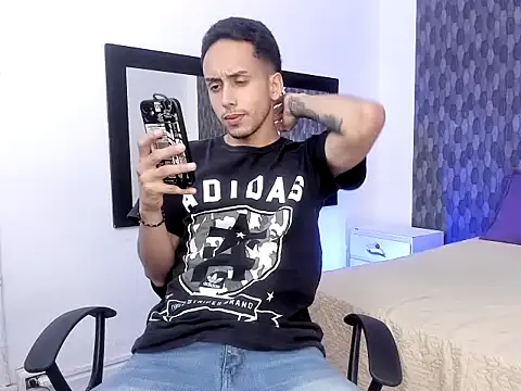 Snapshot of Zack_isback chatting on 04-09-26, 11:43 Zack isback online show from 04-09-26, 11:43