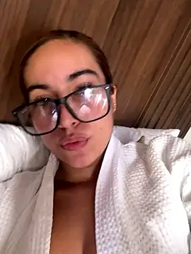 Aitana Lux online show from 04-17-26, 07:28