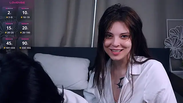 ReynaGrinvalsky online show from 06-18-26, 08:25