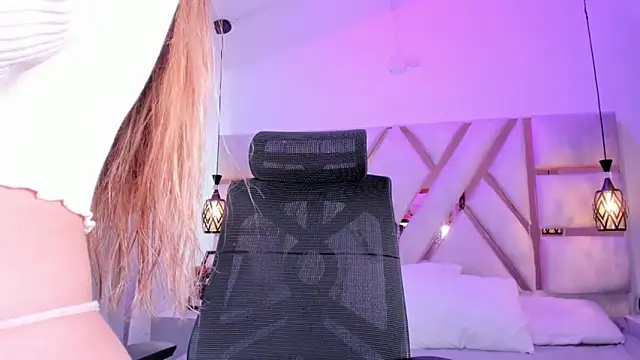 giigii hadidd online show from 04-30-26, 07:20