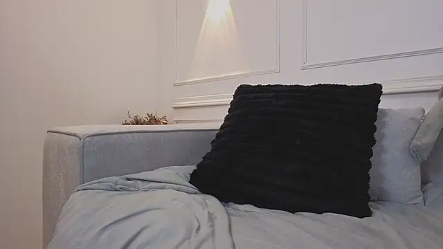 giigii hadidd online show from 06-19-26, 07:06