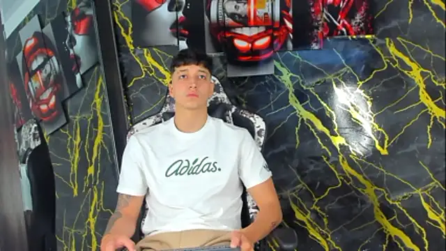 Snapshot of eithan_boy_ chatting on 04-16-26, 12:06 eithan boy online show from 04-16-26, 12:06