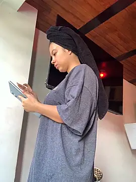 NefertitiXO online show from 06-18-26, 03:05