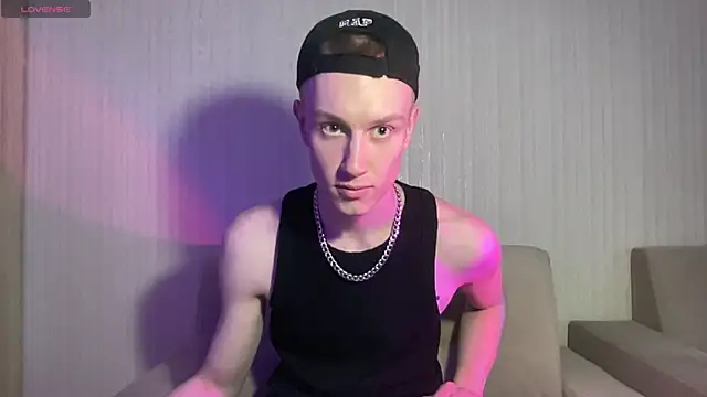 Snapshot of Travis_Gracile chatting on 04-23-26, 09:19 Travis Gracile online show from 04-23-26, 09:19