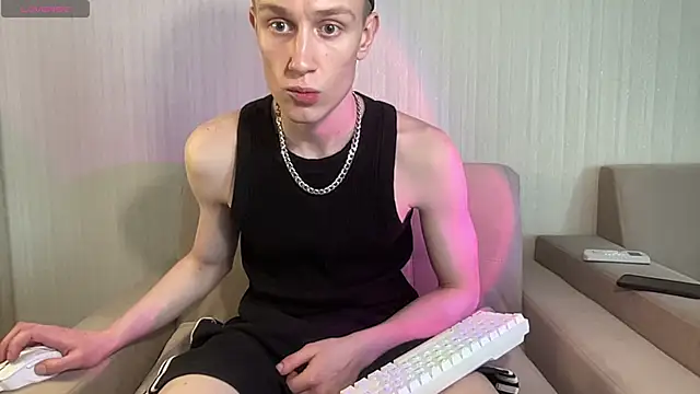 Snapshot of Travis_Gracile chatting on 04-27-26, 06:22 Travis Gracile online show from 04-27-26, 06:22