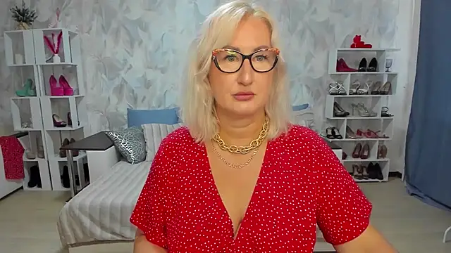 DianaFrances online show from 07-11-26, 09:45