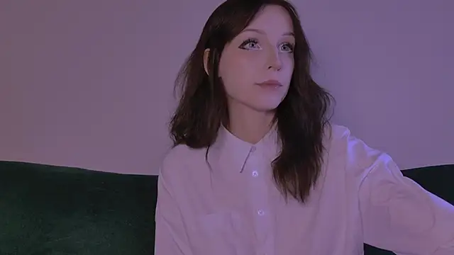 Snapshot of claire_bennett_ chatting on 04-15-26, 01:23 claire bennett online show from 04-15-26, 01:23