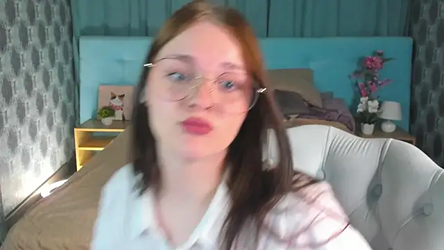 Snapshot of Emilly_Hiil chatting on 05-18-26, 12:51 Emilly Hiil online show from 05-18-26, 12:51