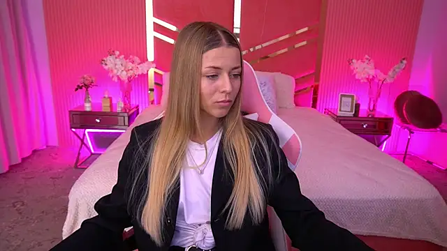 DoveLovee online show from 05-13-26, 01:41