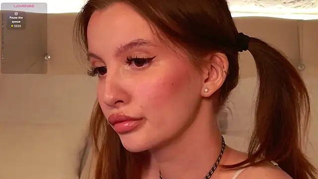 Snapshot of Molly__Quinn chatting on 04-14-26, 05:41 Molly Quinn online show from 04-14-26, 05:41