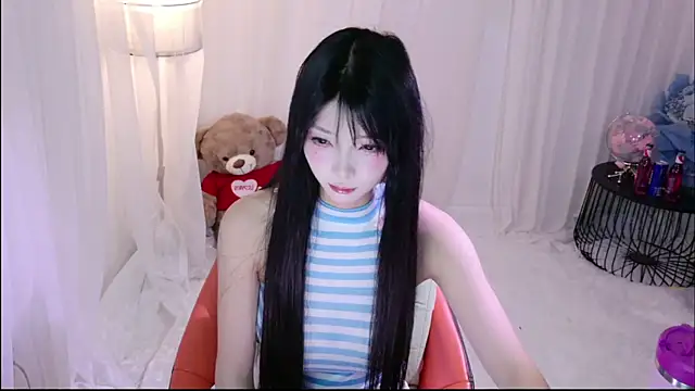 Snapshot of Zoe-001 chatting on 06-10-26, 02:27 Zoe-001 online show from 06-10-26, 02:27