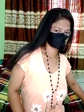 Snapshot of black-woman chatting on 06-15-26, 06:15 black-woman online show from 06-15-26, 06:15