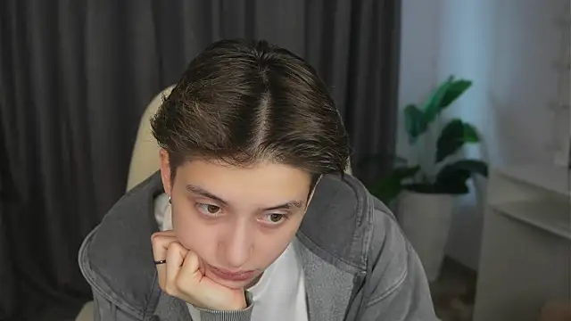 Snapshot of KendallSpeedy chatting on 04-16-26, 07:42 KendallSpeedy online show from 04-16-26, 07:42