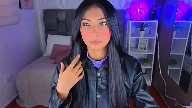 Perlaa moon  online show from 06-24-26, 02:49