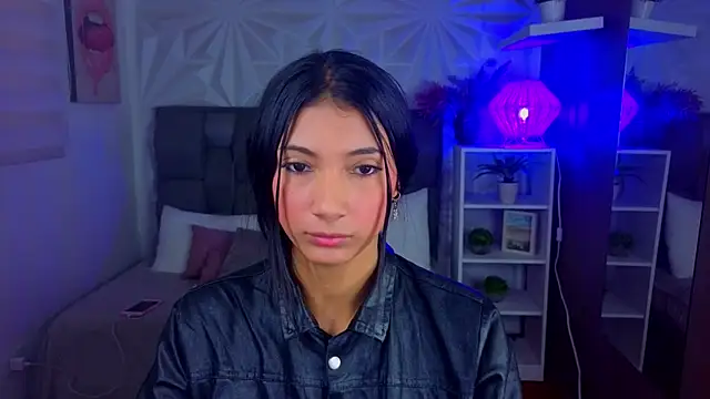 Perlaa moon  online show from 07-14-26, 07:08