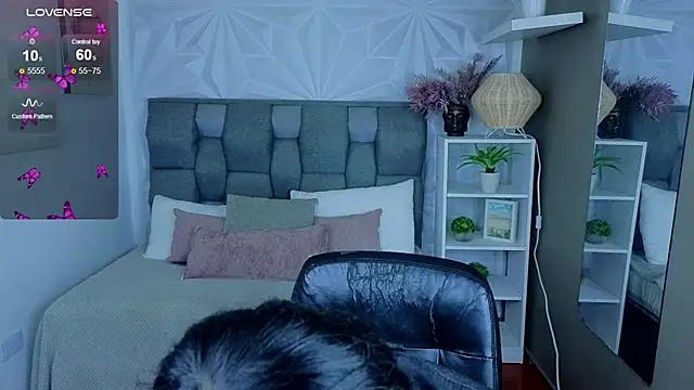 Perlaa moon  online show from 07-15-26, 03:28