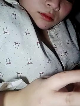 Snapshot of Anne-Rose chatting on 04-11-26, 05:12 Anne-Rose online show from 04-11-26, 05:12