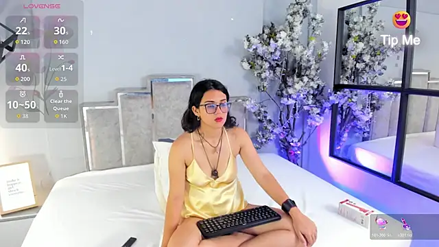 Snapshot of Veronicacarper chatting on 04-14-26, 03:45 Veronicacarper online show from 04-14-26, 03:45