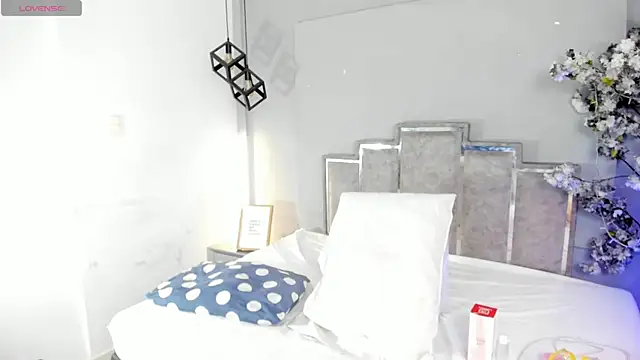 Snapshot of Veronicacarper chatting on 04-15-26, 03:35 Veronicacarper online show from 04-15-26, 03:35