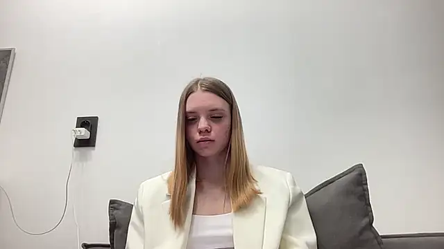 Snapshot of Moris_01_ chatting on 04-12-26, 04:23 Moris 01 online show from 04-12-26, 04:23