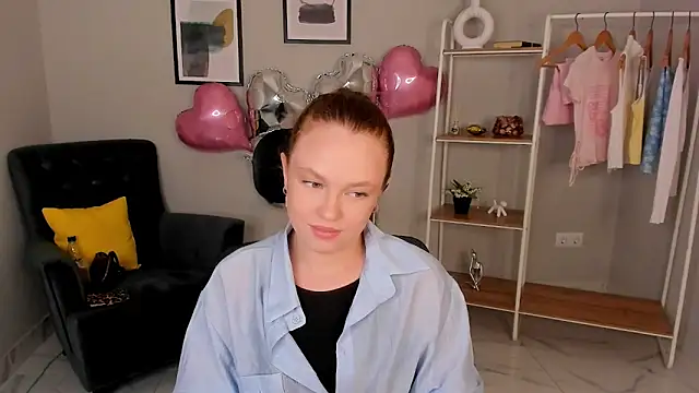 Snapshot of Kira_Lemos chatting on 06-09-26, 11:55 Kira Lemos online show from 06-09-26, 11:55