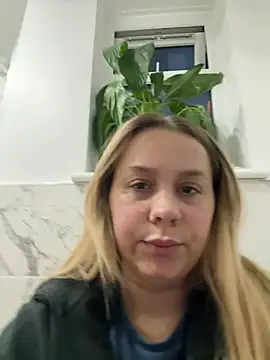 Snapshot of OliviaJadeXx chatting on 05-20-26, 08:37 OliviaJadeXx online show from 05-20-26, 08:37