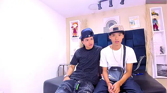 Snapshot of Marc_and_Anthony chatting on 04-11-26, 03:49 Marc and Anthony online show from 04-11-26, 03:49