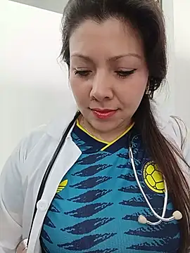 Snapshot of SARA_21- chatting on 06-17-26, 01:01 SARA 21- online show from 06-17-26, 01:01
