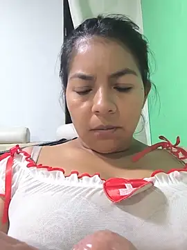Snapshot of Tamaraxxx_hot chatting on 06-18-26, 04:57 Tamaraxxx hot online show from 06-18-26, 04:57